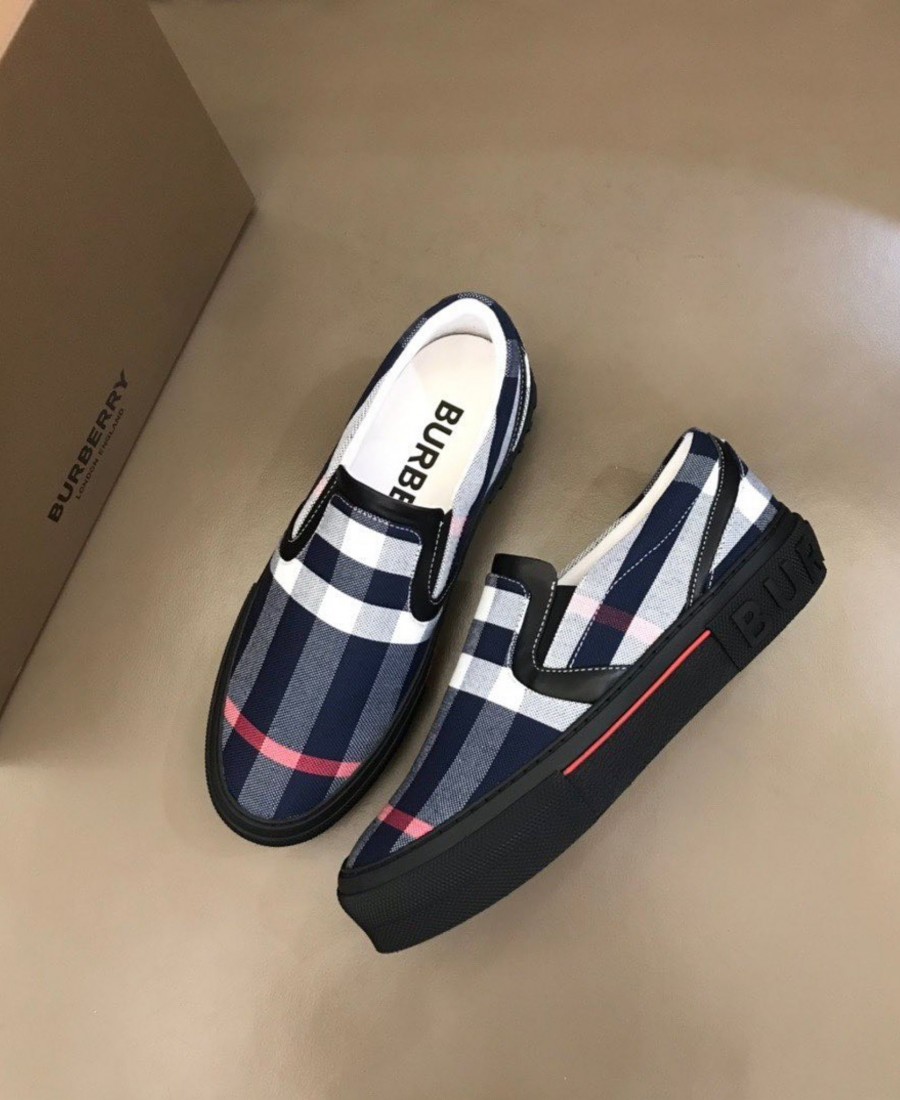 BURBERRY AYAKKABI 1