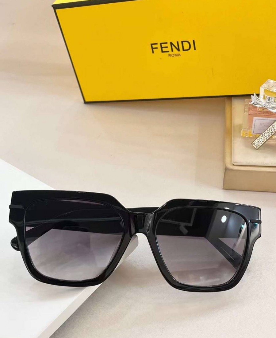 FENDİ GÖZLÜK 43