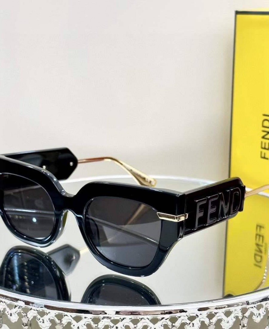 FENDİ GÖZLÜK 50