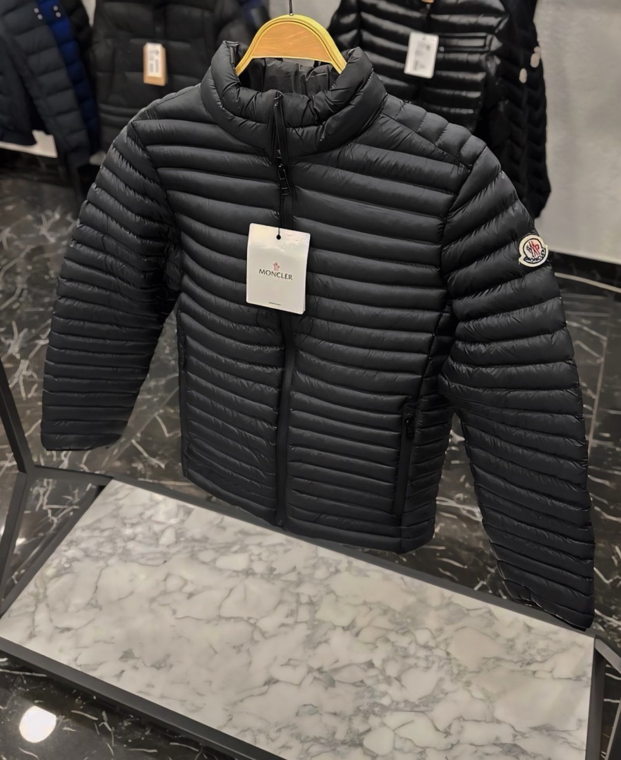 MONCLER MONT 37